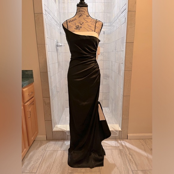 Dresses & Skirts - NEW Bkack and White Gown: Size 6